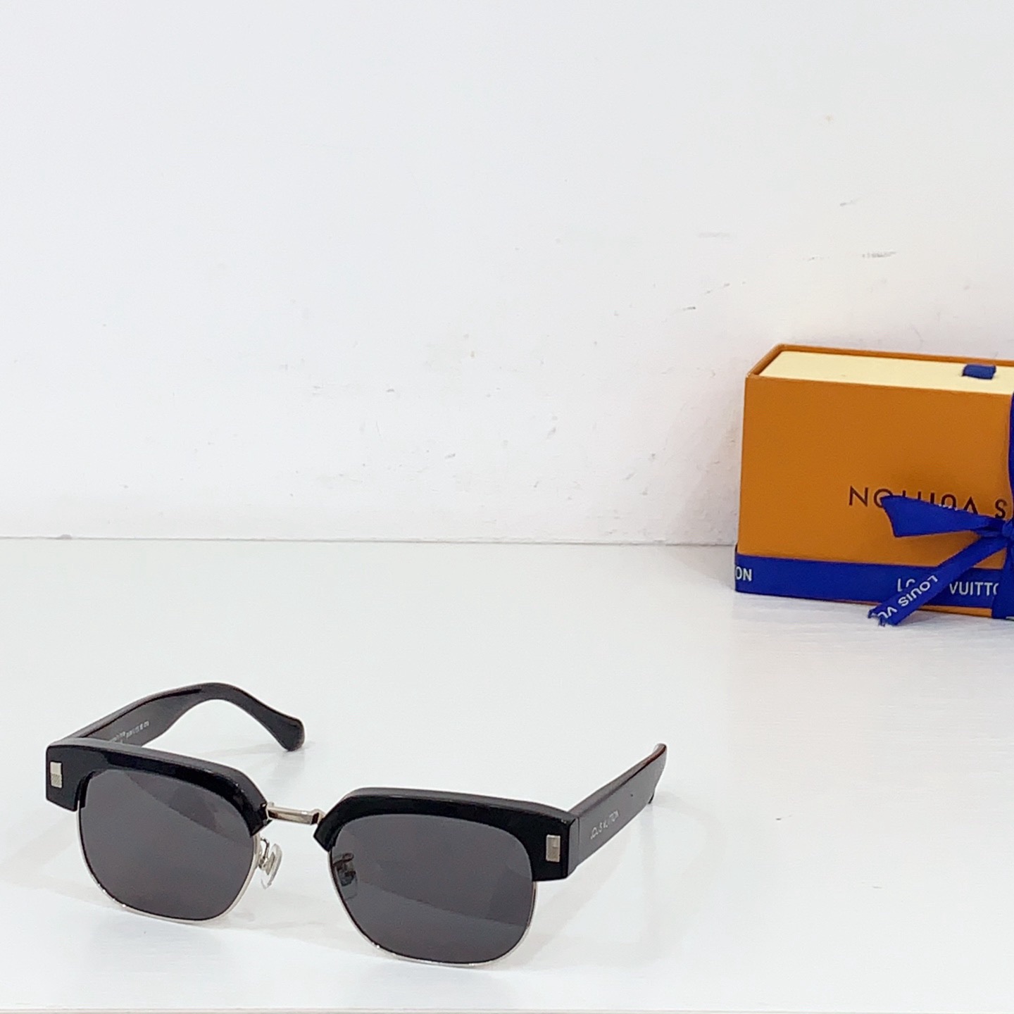 L*ouis V*uitton Glasses