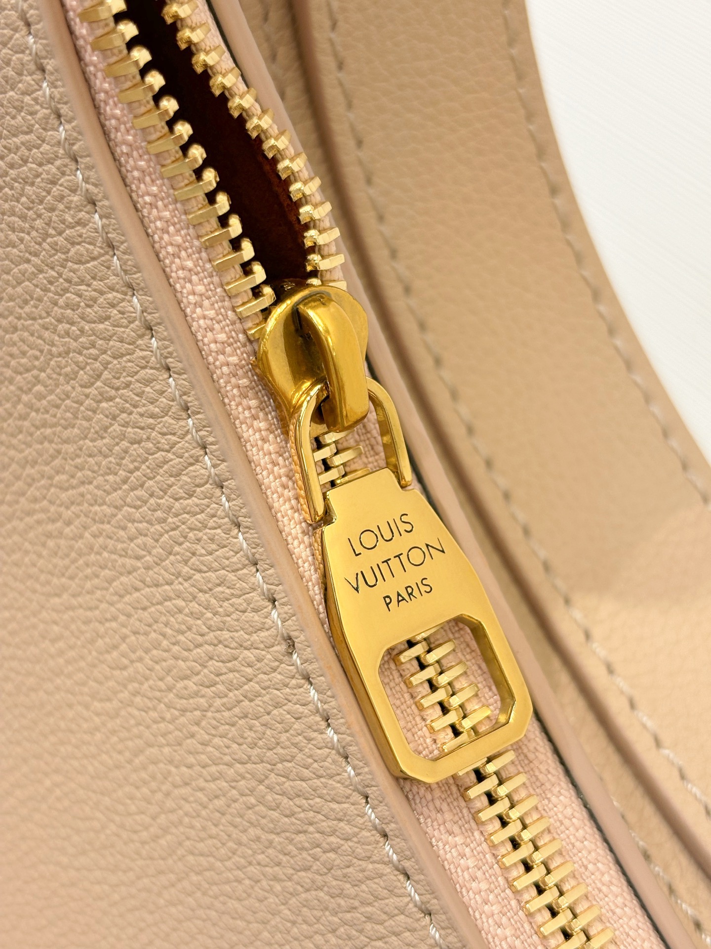 L*ouis V*uitton Top Bag