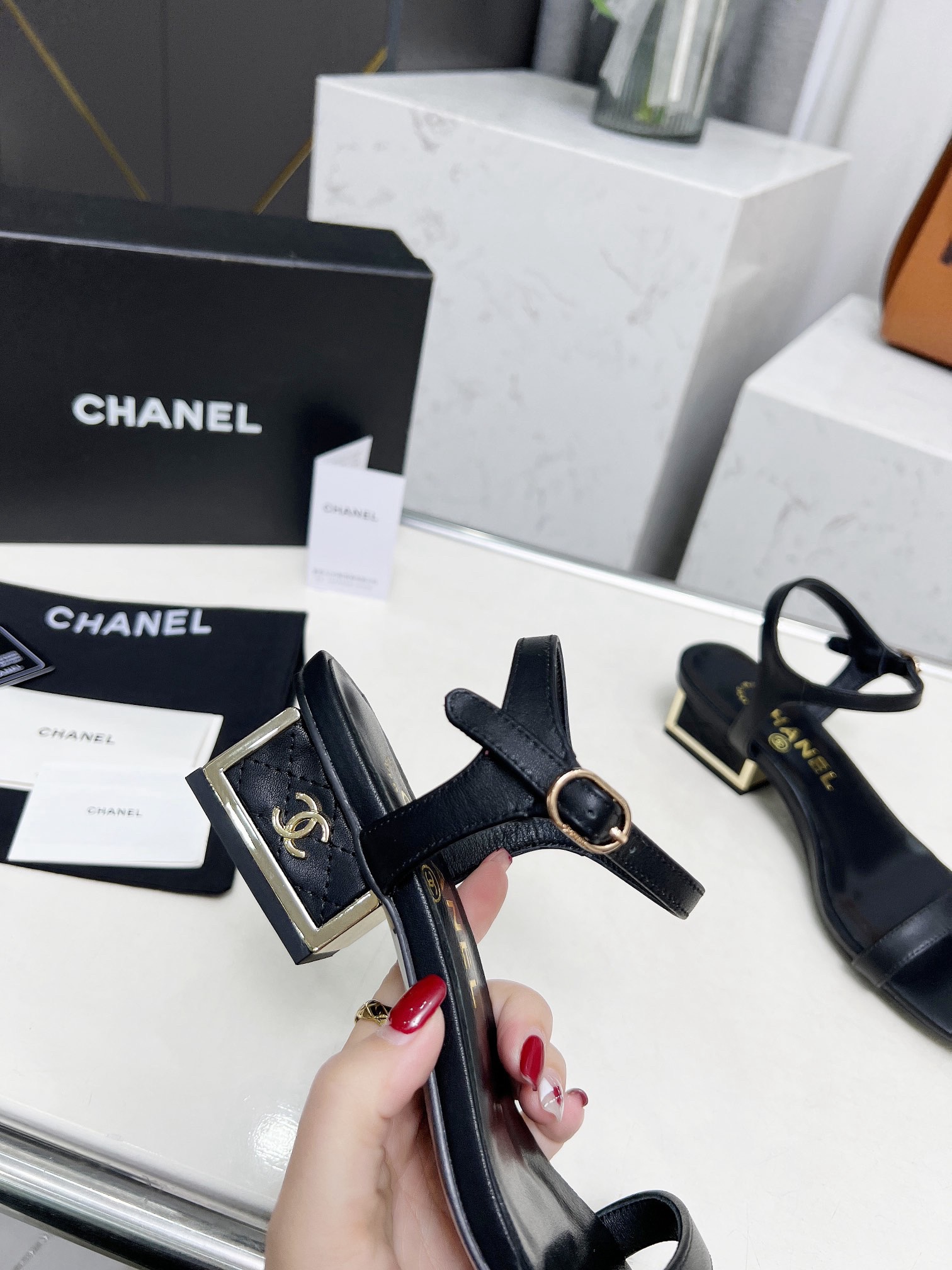 Women Top Quality C*hanel shoes