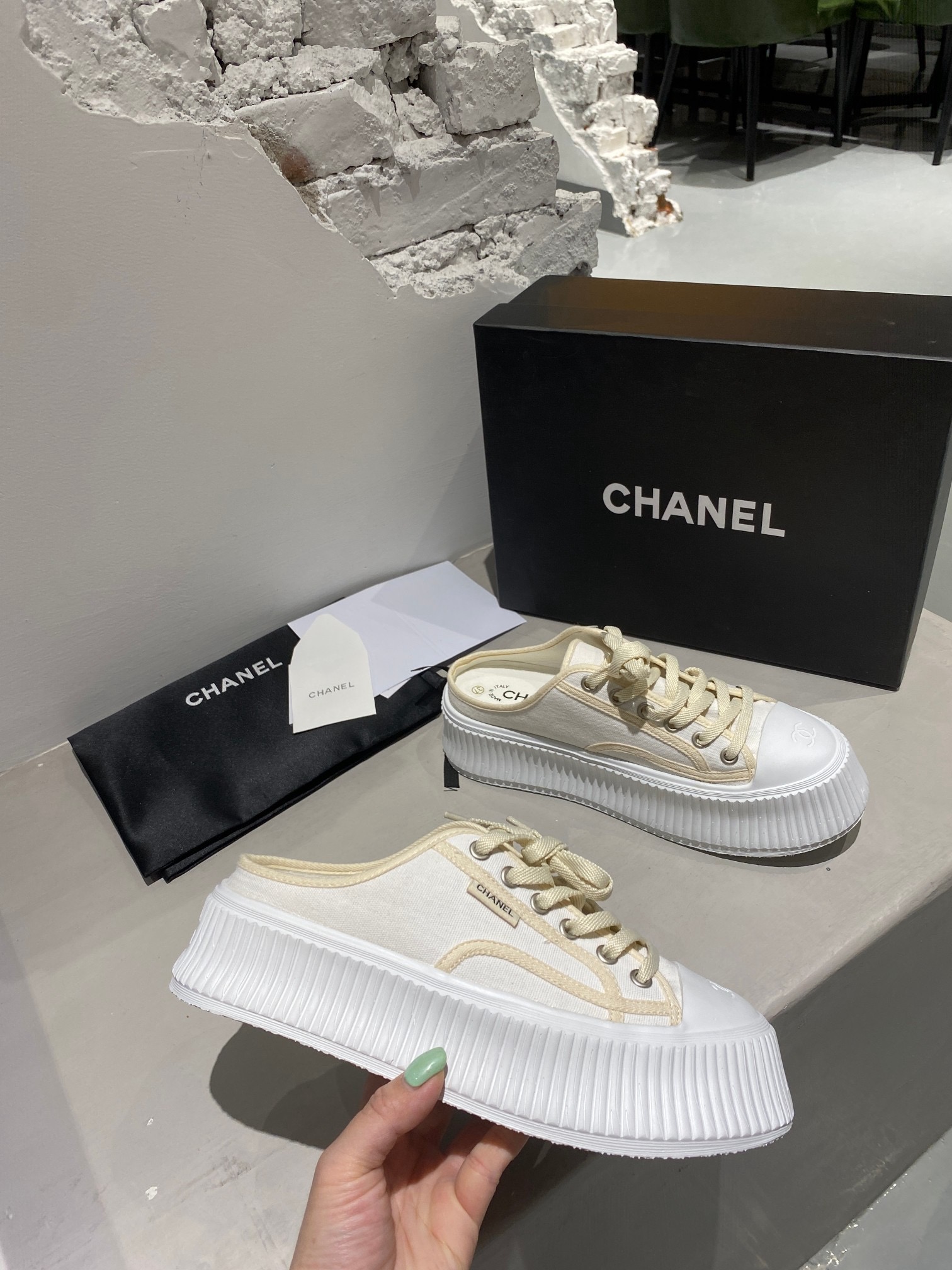 Women Top Quality C*hanel shoes