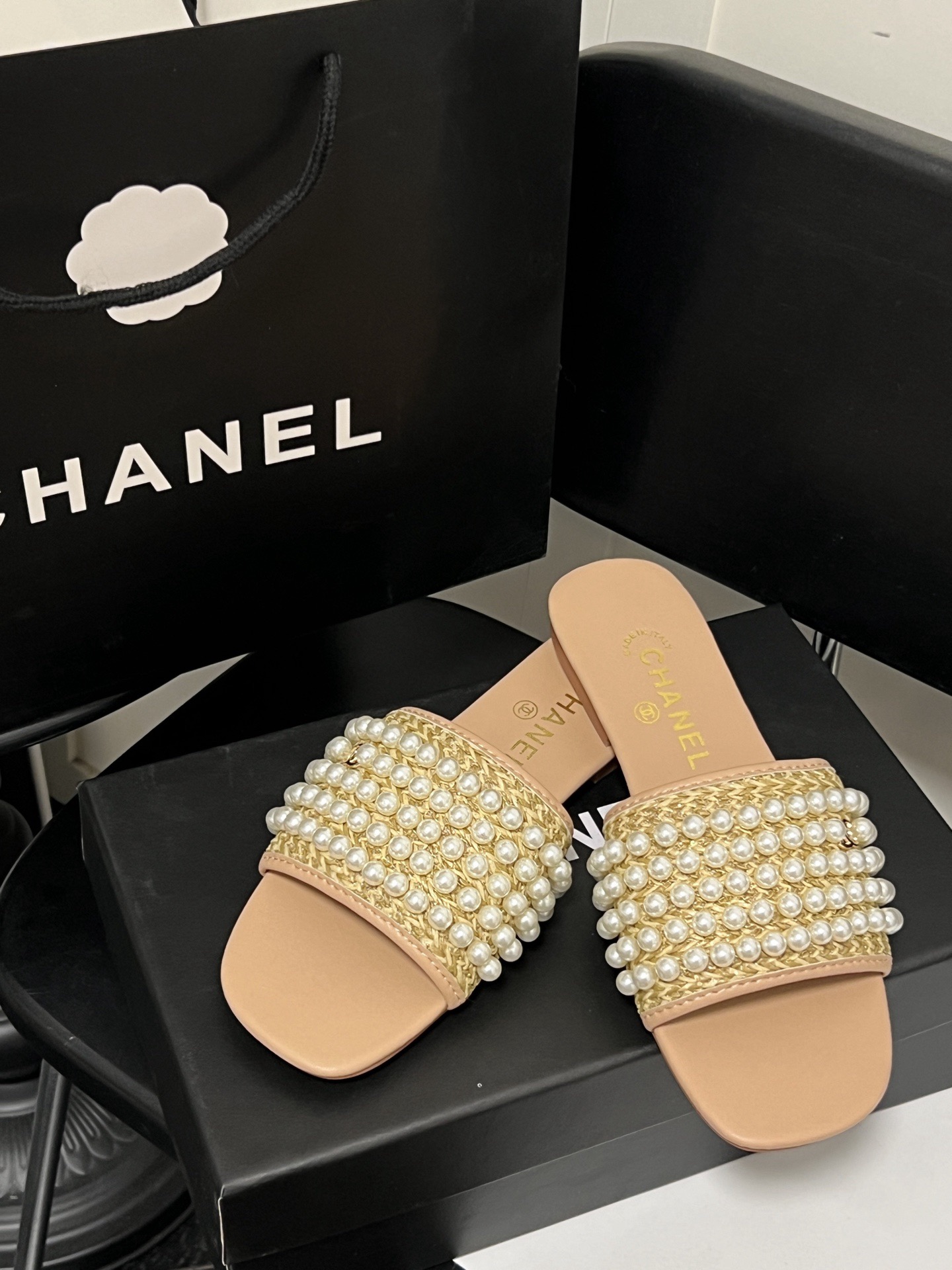 Women Top Quality C*hanel shoes