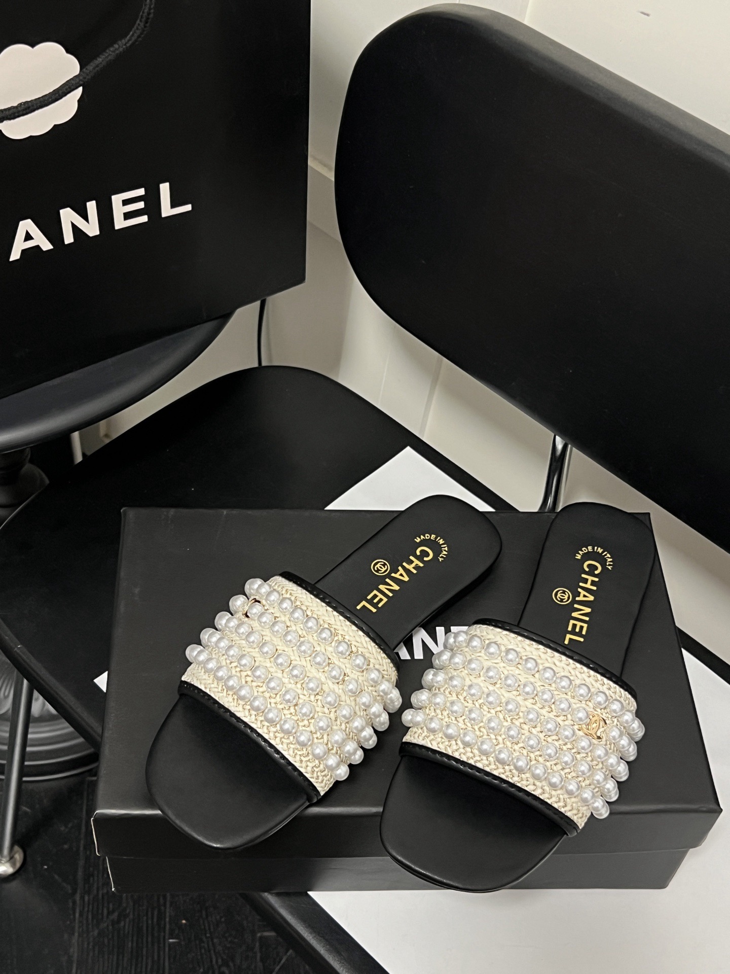 Women Top Quality C*hanel shoes