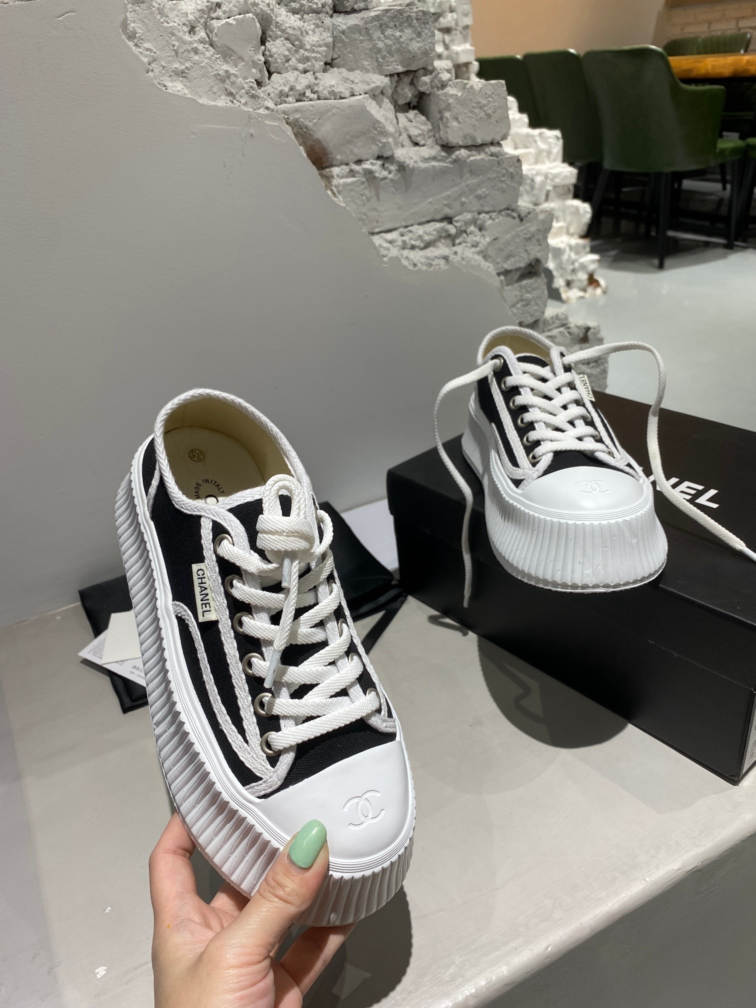 Women Top Quality C*hanel shoes