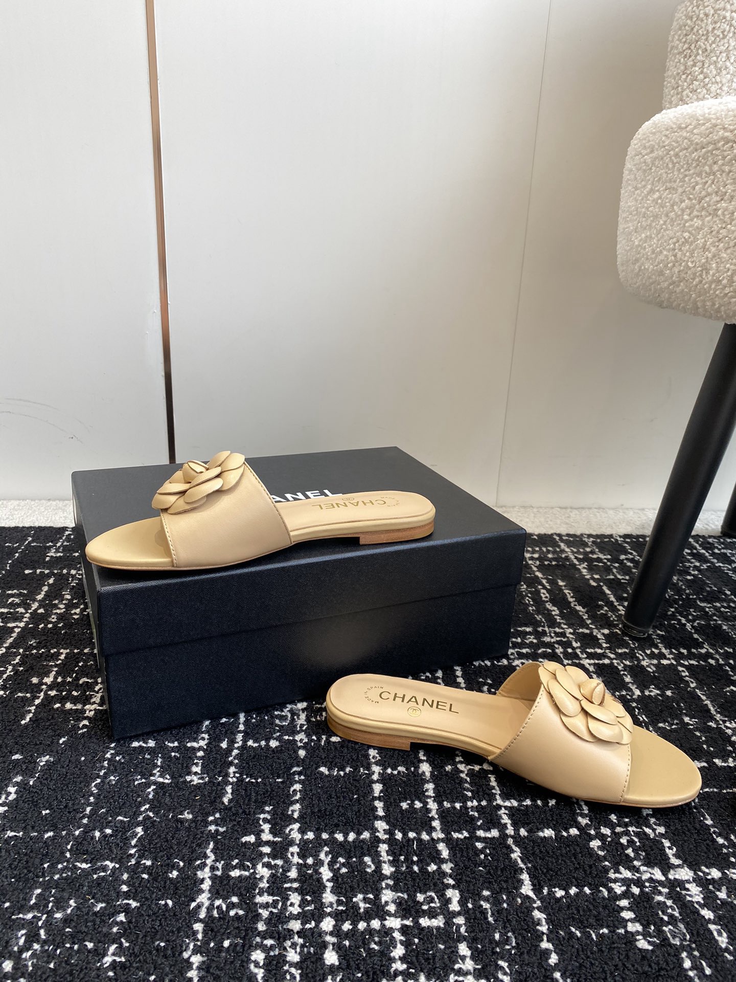 Women Top Quality C*hanel shoes