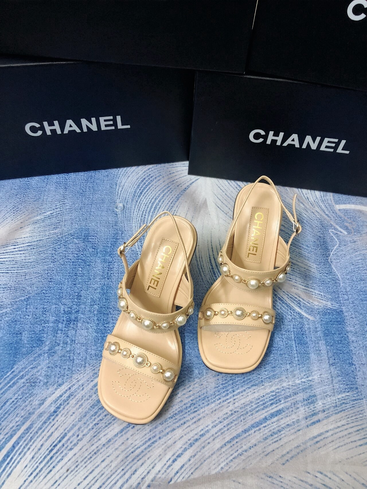 Women Top Quality C*hanel shoes