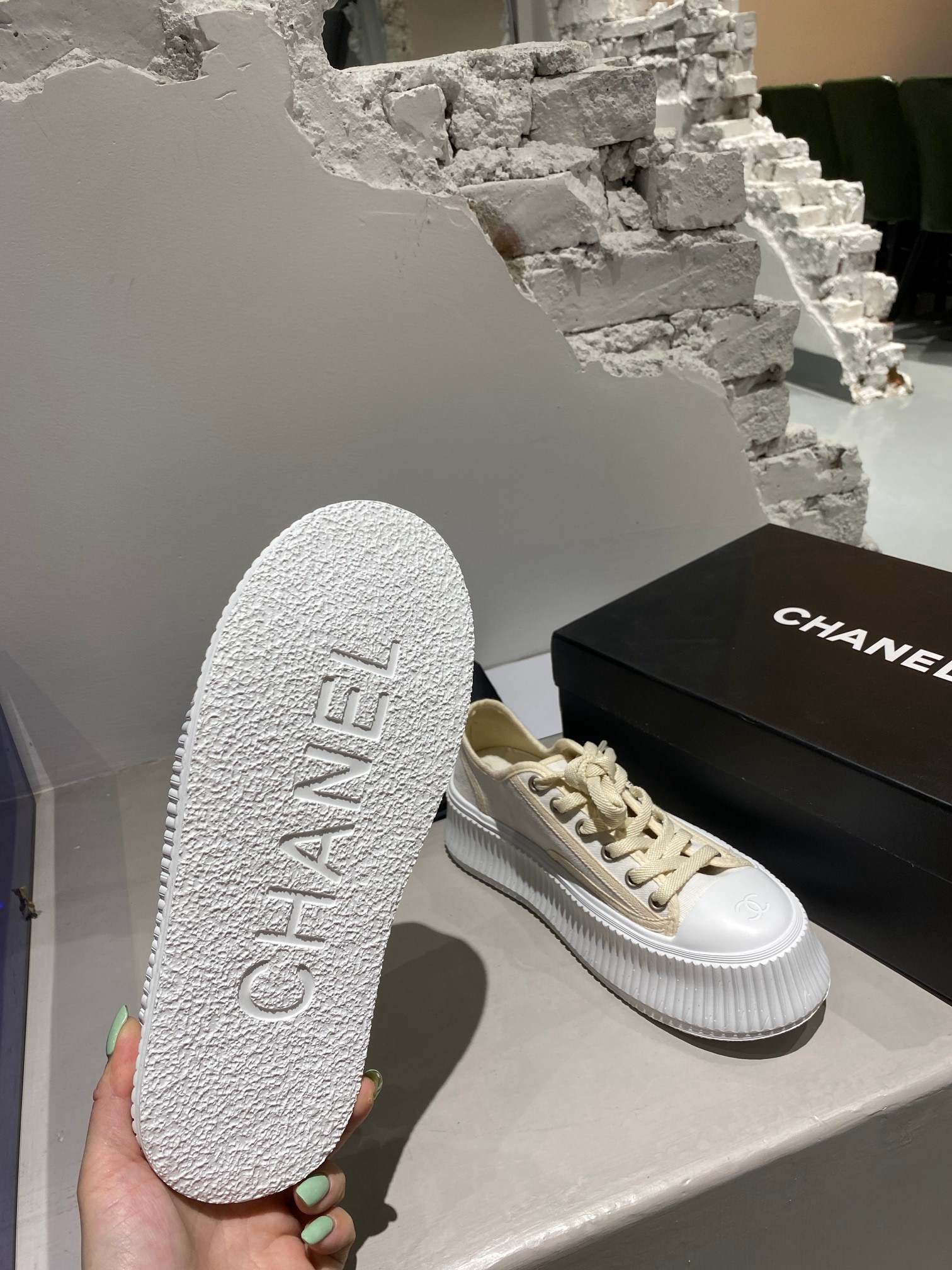 Women Top Quality C*hanel shoes