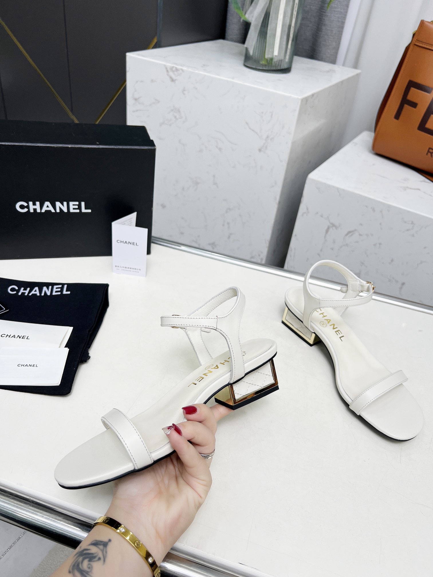 Women Top Quality C*hanel shoes