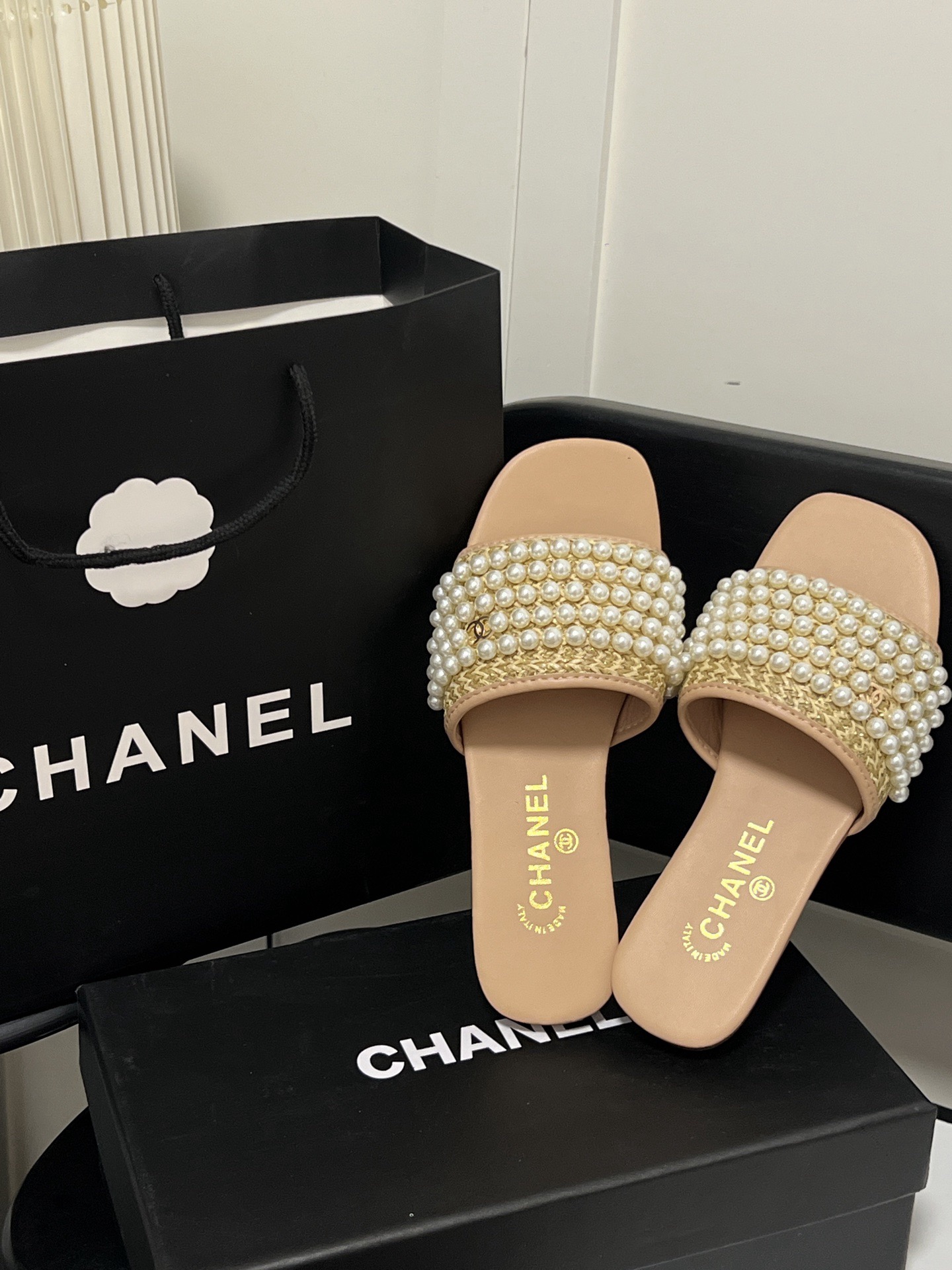 Women Top Quality C*hanel shoes