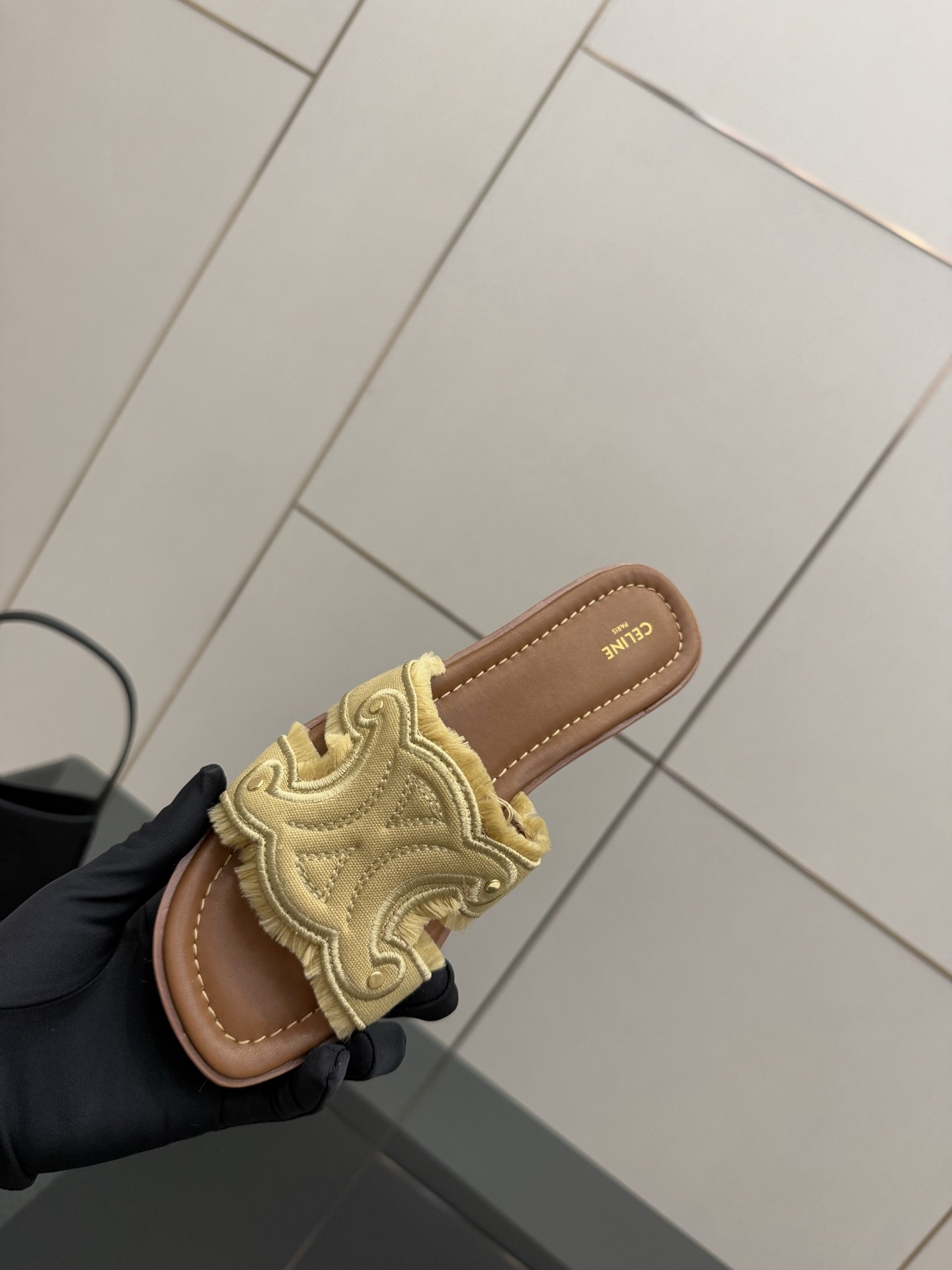 Women Top Quality C*eline shoes