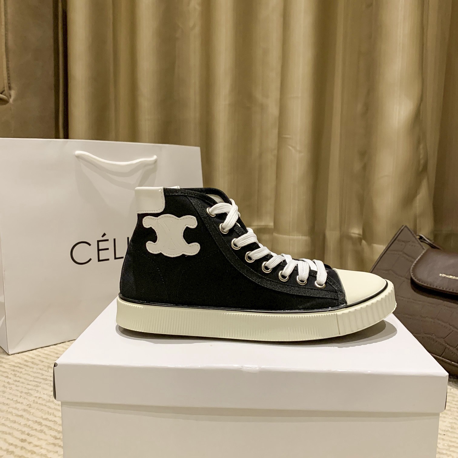 Women Top Quality C*eline shoes