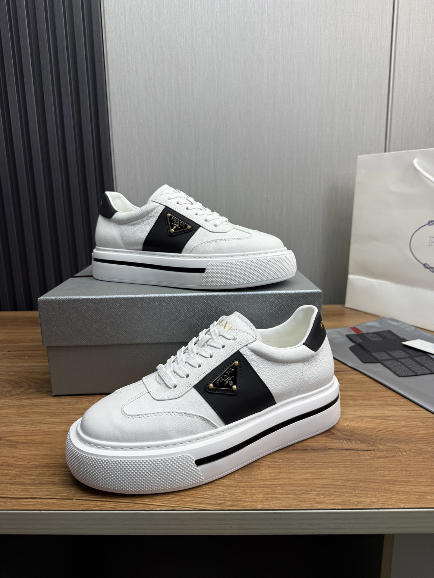 Women Men Top Quality P*rada shoes