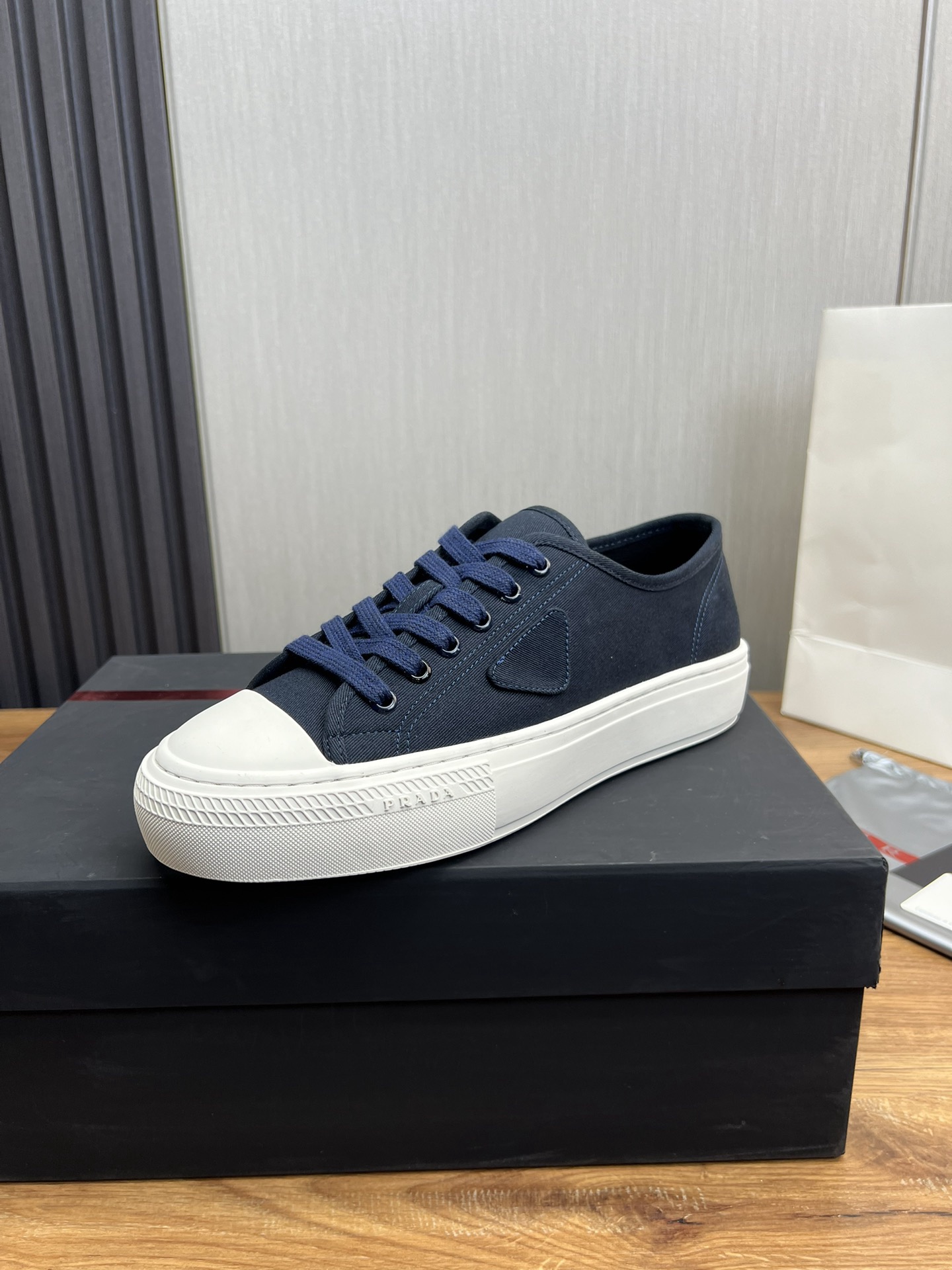 Women Men Top Quality P*rada shoes