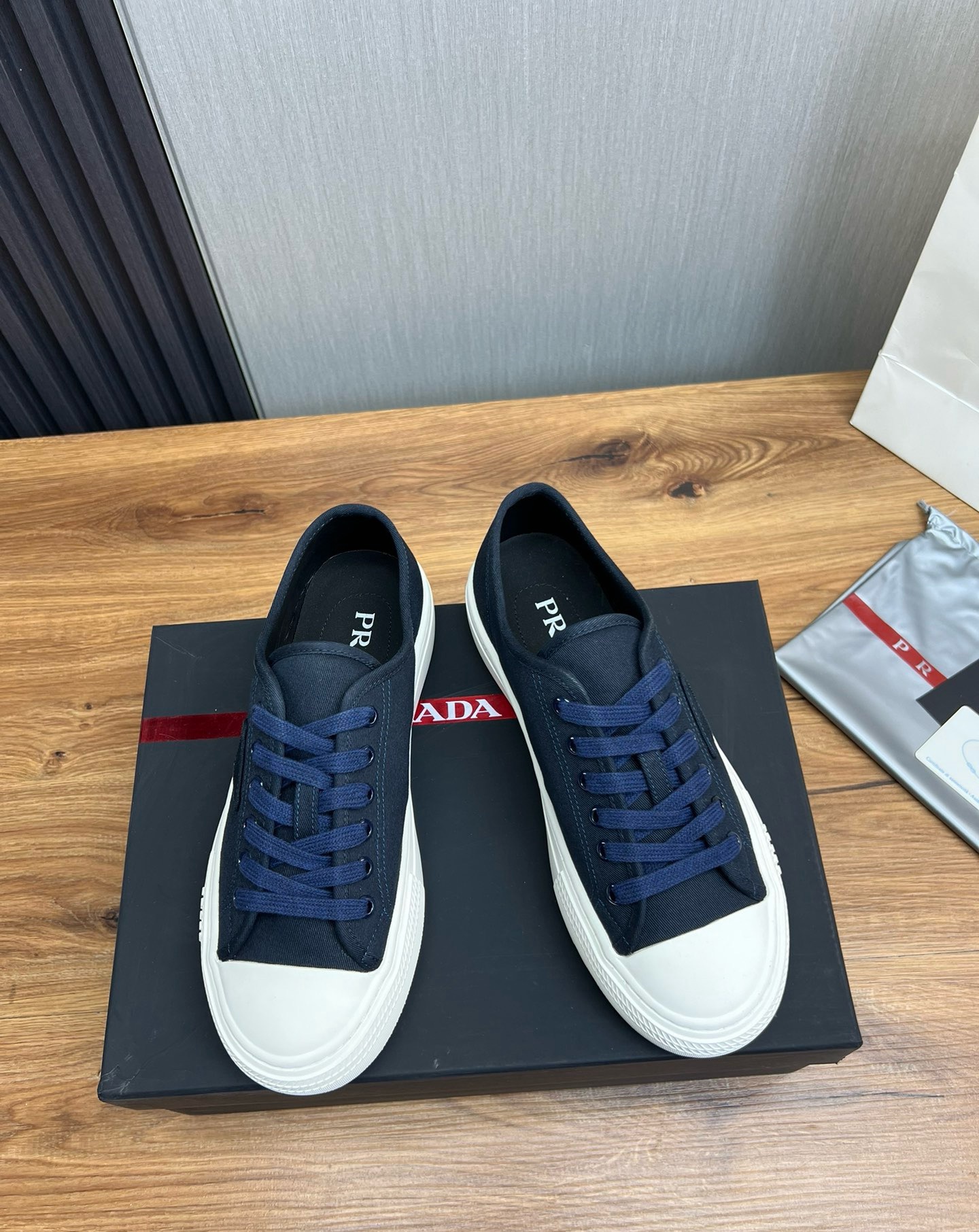 Women Men Top Quality P*rada shoes