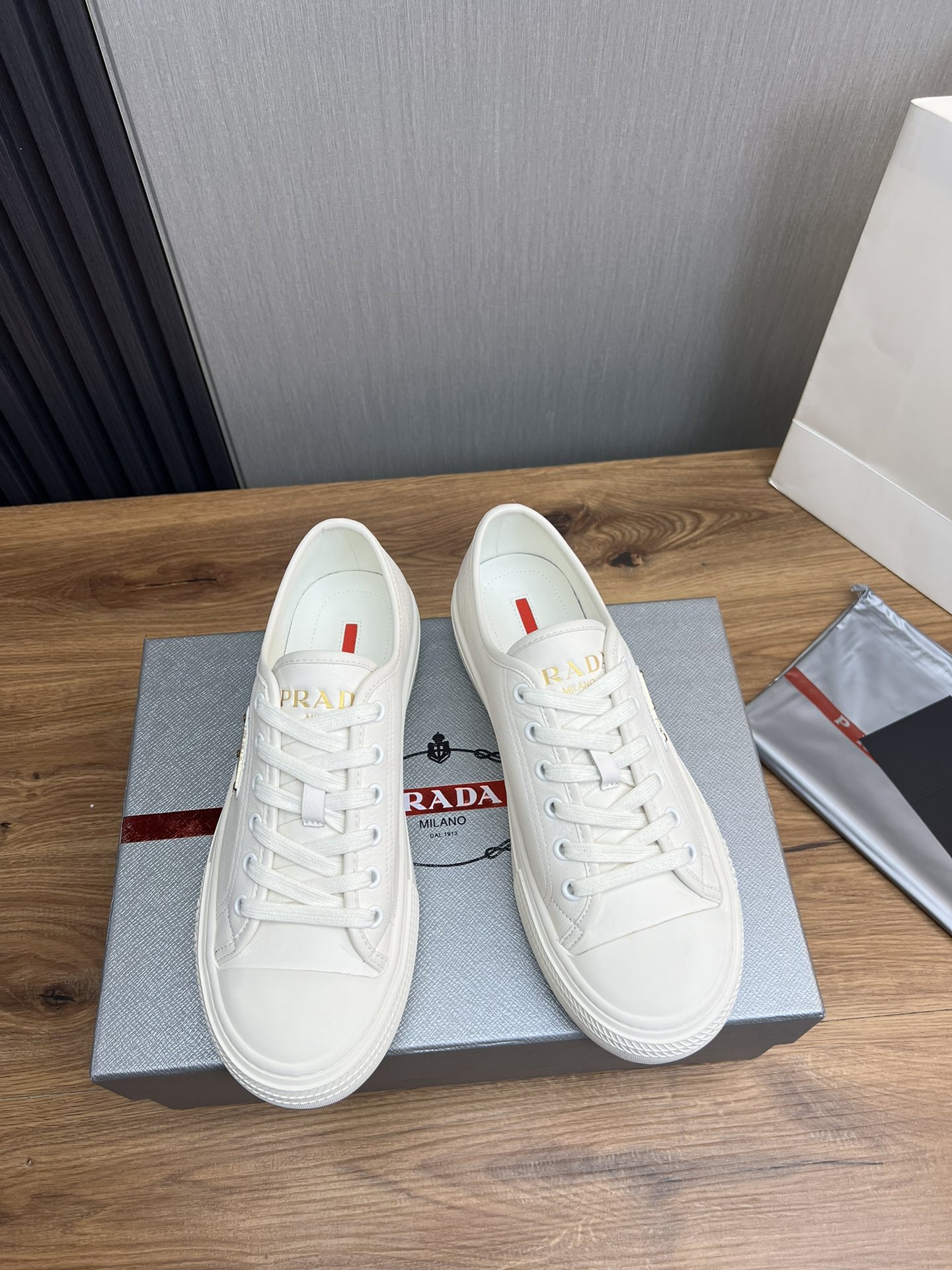 Women Men Top Quality P*rada shoes