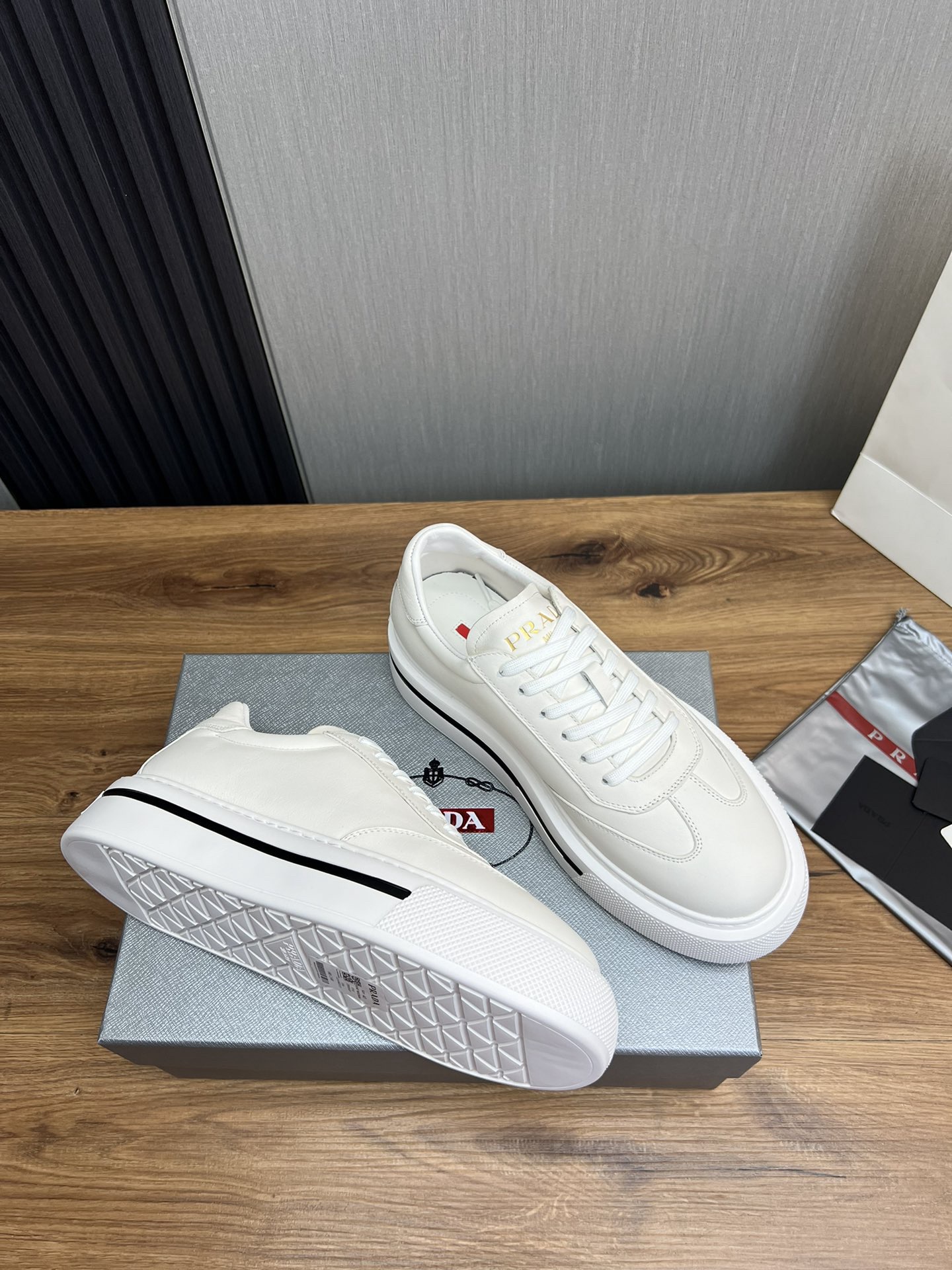 Women Men Top Quality P*rada shoes