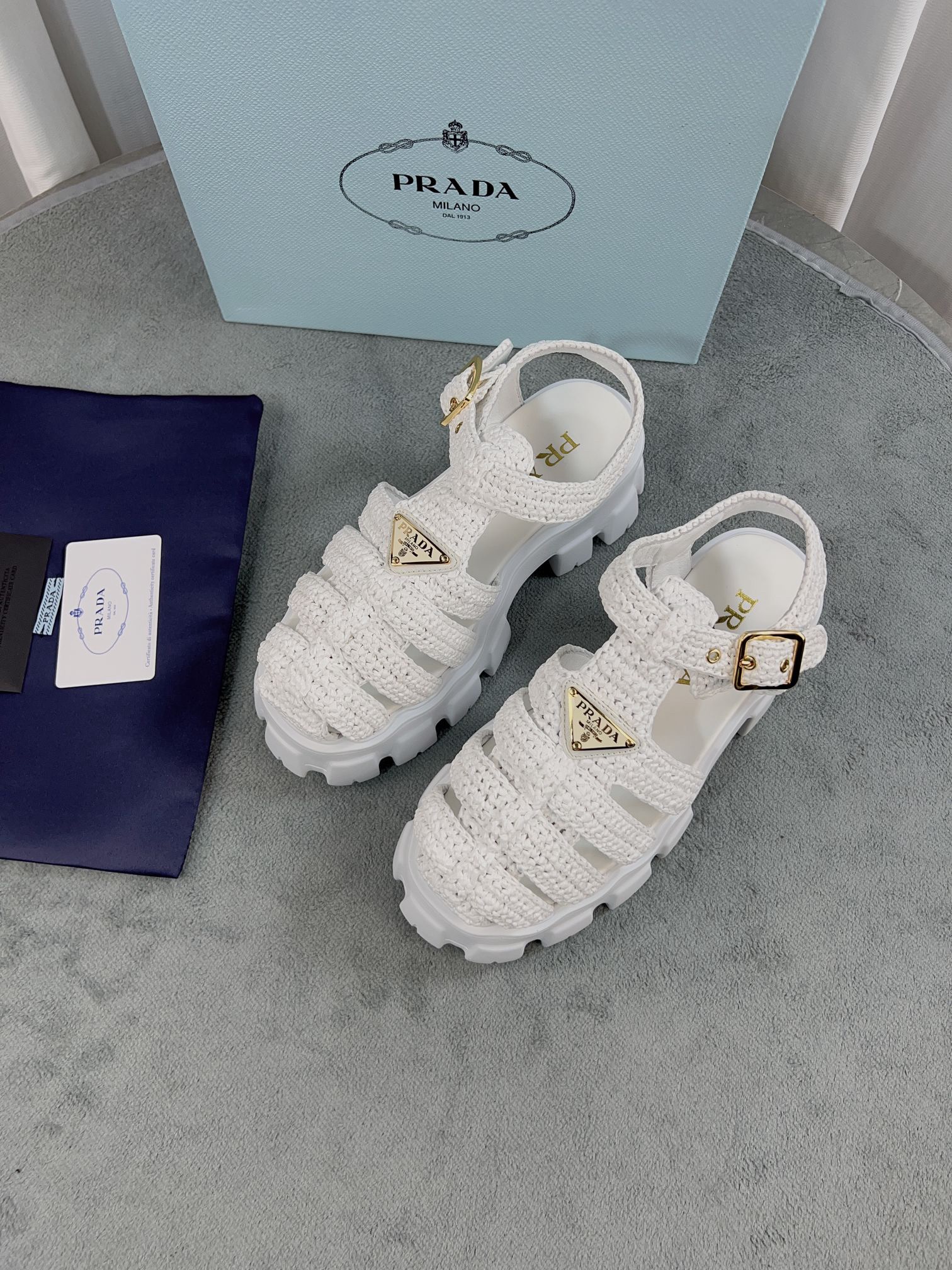 Women Top Quality P*rada shoes