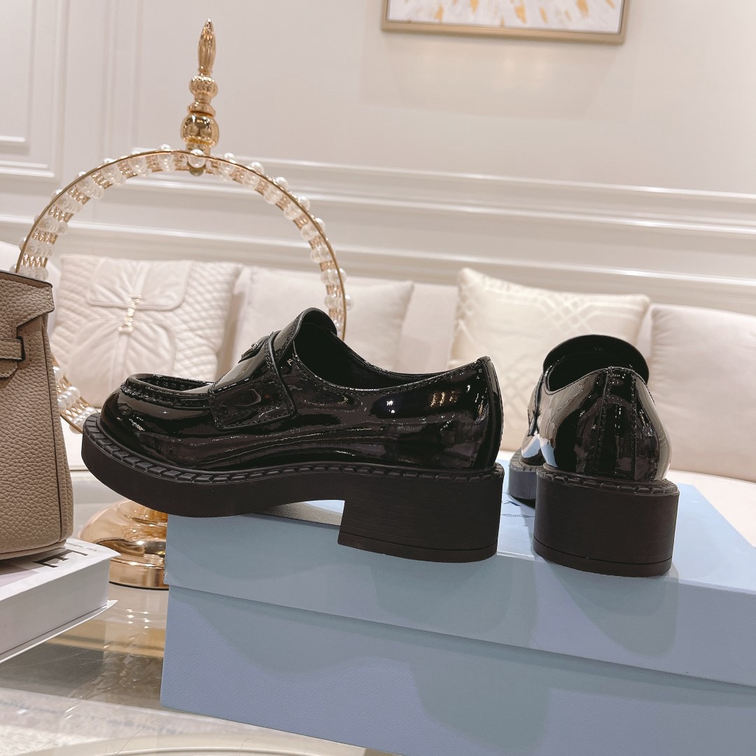 Women Top Quality P*rada shoes