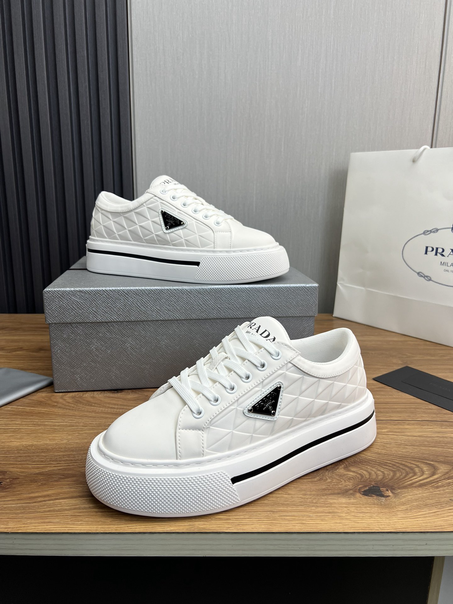 Women Men Top Quality P*rada shoes