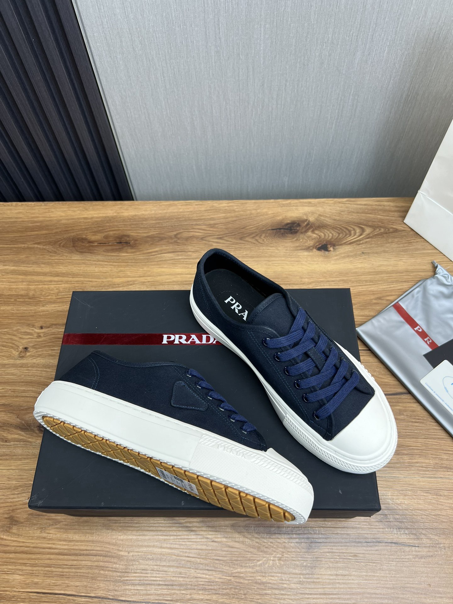 Women Men Top Quality P*rada shoes